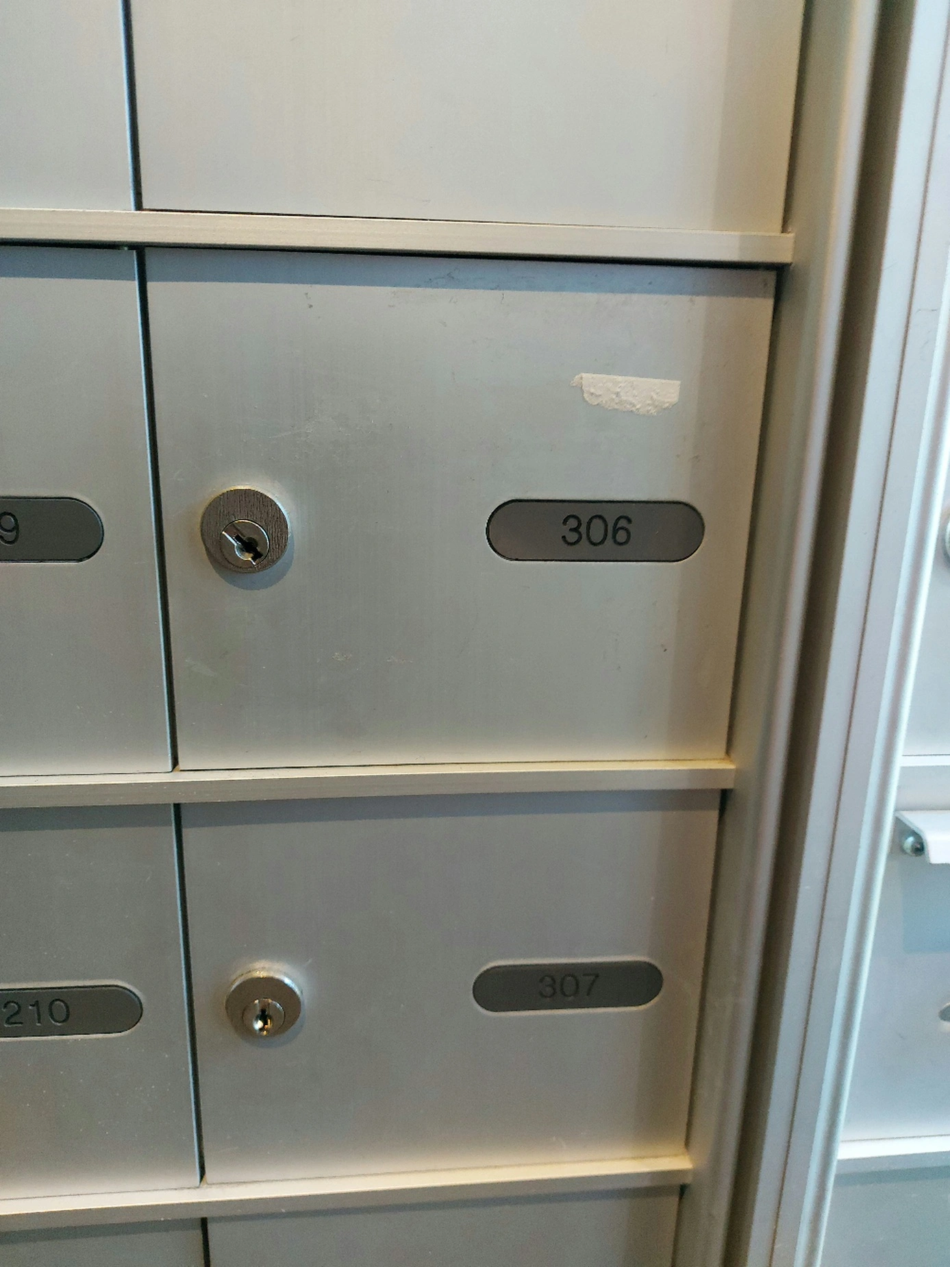 Mailbox lock opened and replaced